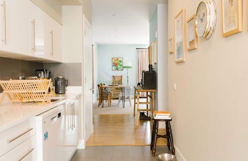 Banchory Cabaña | A cosy colourful cottage with a great view