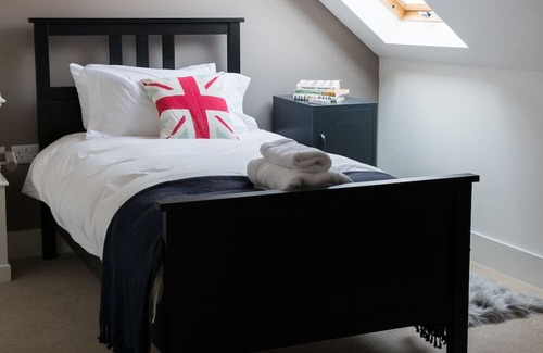 Banchory Cabaña | This semi-detached stone house forms part of a once-derelict Victorian barn