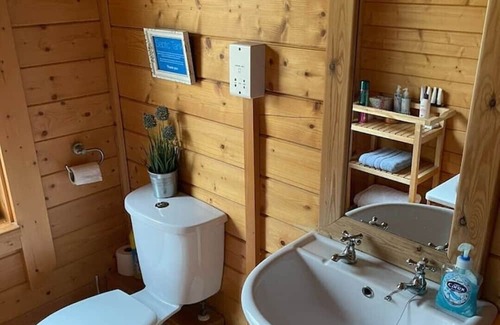 Oakfordbridge Cabina | Tranquil Cabin in the Woods with Spectacular Views