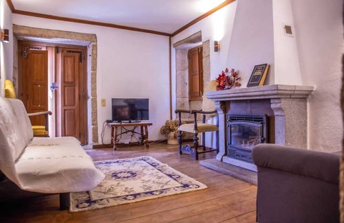 Sortelha Casa | Homerez - Spacious house in Sortelha with pool and terrace.