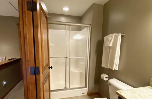 Lewiston Casa | 4BR/5BA at Garland in Lewiston. Hot tub, pool table, deck w/grill on golf course