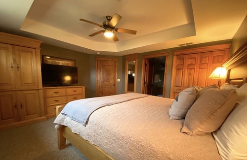 Lewiston Casa | 4BR/5BA at Garland in Lewiston. Hot tub, pool table, deck w/grill on golf course