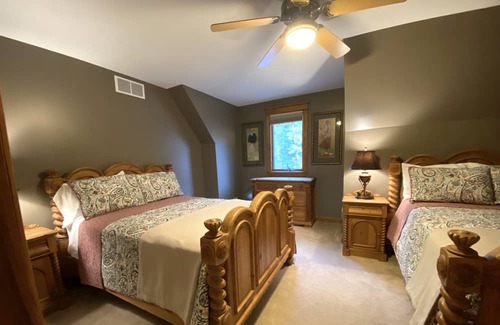 Lewiston Casa | 4BR/5BA at Garland in Lewiston. Hot tub, pool table, deck w/grill on golf course