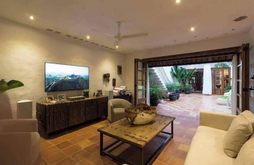 El Caloso Villa | Casa Dalusso : Boutique Old Town Hacienda with inner courtyard and pool