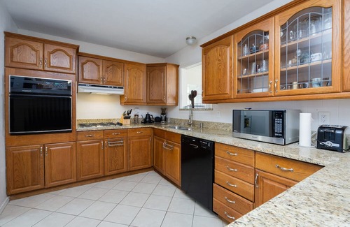 Farmers Branch Casa | Sunny, Spacious, Perfectly Located Home in Lovely Farmers Branch