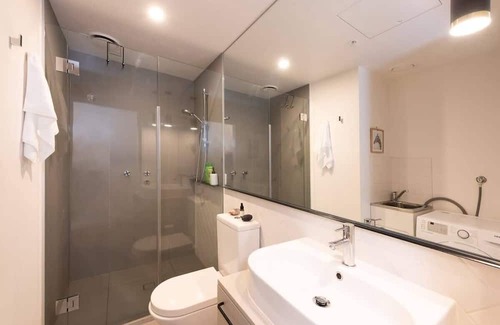 Abbotsford Apartamento | Charming 1-BR Apt w/Pool & Gym -15 mins from City!