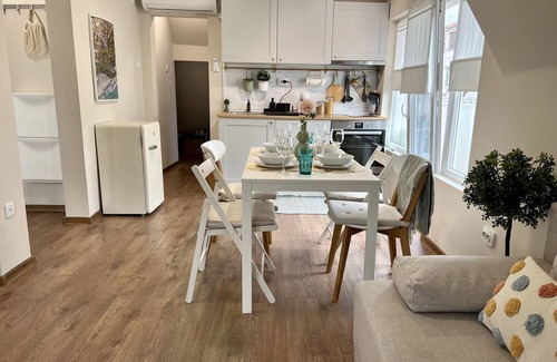 Burgas Apartamento | Small cozy place with a view of the city harbor close to the center