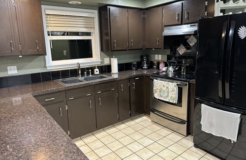 Thurston Casa | Cozy 3-bedroom house in enjoyable Springfield with AC