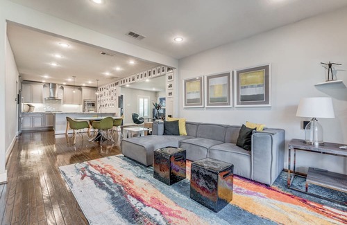 Highland Park Casa | Beautuful home in Dallas with detached studio/office in the center of Dallas