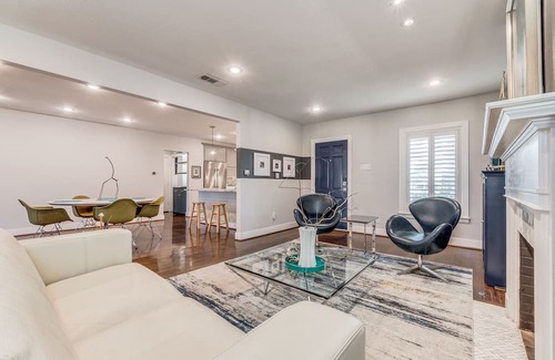 Highland Park Casa | Beautuful home in Dallas with detached studio/office in the center of Dallas