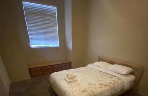 Lathrop Casa | 1994 Built Large House 3/3/3 Garage Parking Kitchen Laundry WiFI TV AC Culdesac