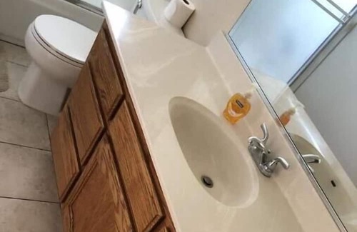 Lathrop Casa | 1994 Built Large House 3/3/3 Garage Parking Kitchen Laundry WiFI TV AC Culdesac