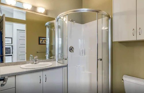 Okanagan-Similkameen Apartamento | Cozy guesthouse with Osoyoos Lake view!