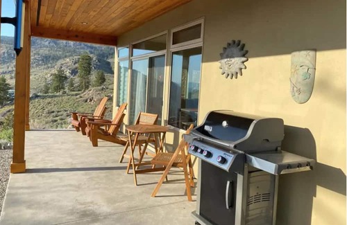Okanagan-Similkameen Apartamento | Cozy guesthouse with Osoyoos Lake view!