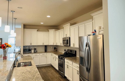 Gambrills Casa | Charming 3-bedroom 3.5 bath townhome in delightful Gambrills