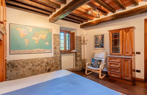 Trassilico Casa | Holiday Home 'Dimora La Rocca' with Views of "Monte Forato" in the Alpi Apuane