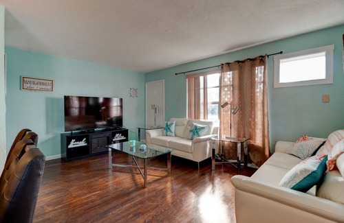Sunny Pines Cabaña | Cozy Cottage #2 in Daytona Beach. Relaxing beach views from patio!