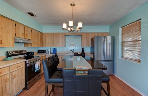 Sunny Pines Cabaña | Cozy Cottage #2 in Daytona Beach. Relaxing beach views from patio!