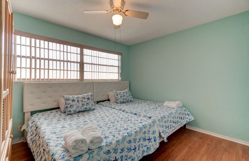 Sunny Pines Cabaña | Cozy Cottage #2 in Daytona Beach. Relaxing beach views from patio!