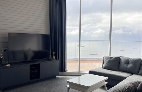 Kartal Condominio | Spacious condo with skyline view
