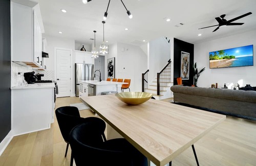 Spring Branch Central Casa | Enjoy easy access to everything from this spacious 3-story townhome.