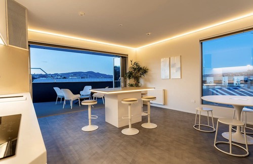 Dunedin City Centre Apartamento | Central Double Story Apartment w Spa Pool!