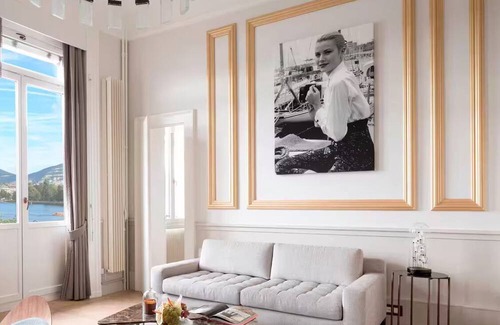 Downtown Geneva Hotel | Grace Kelly Suite