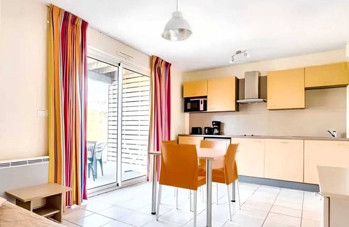 Chaveignes Casa | Homerez - Beautiful house for 6 ppl. with shared pool and terrace at Chaveignes