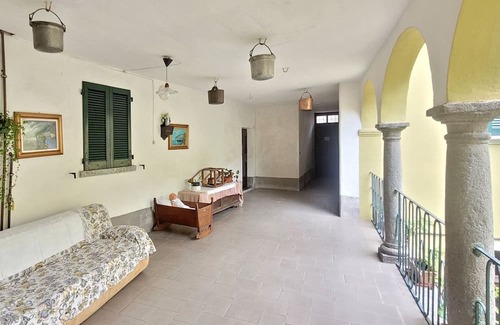 Taceno Casa | La Corte di Via Chiarello: Legnone
