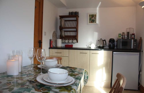 Lostwithiel Cabina | Wooden lodge set in countryside, close to River Fowey