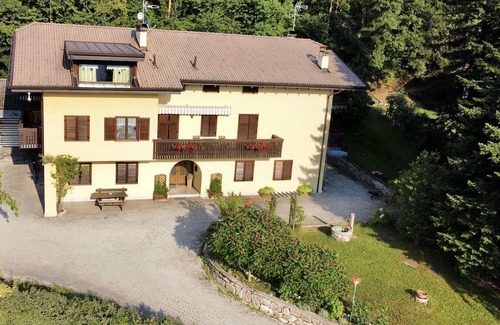 Coredo Apartamento | Mansarda Corgol con Vista sul Lago e Sulle Montagne, Ottimo per Famiglie