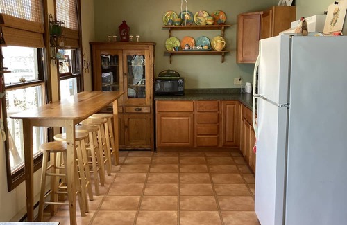 Havana Cabina | Family-friendly on lake 2-bedroom cabin in delightful Havana with WiFi, AC