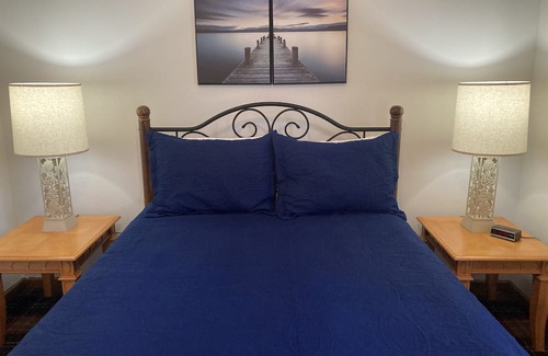 Havana Cabina | Family-friendly on lake 2-bedroom cabin in delightful Havana with WiFi, AC