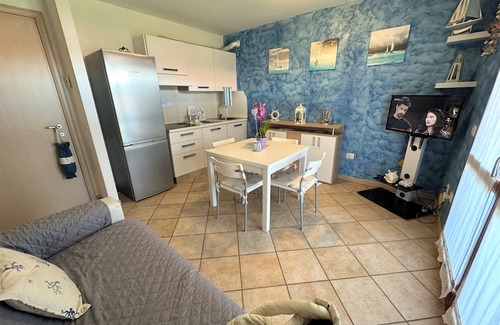 Aprilia Marittima Apartamento | Flat in a colourful residence with pool