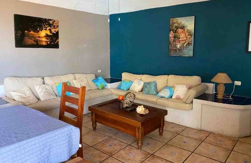 Bouvet Island Casa | Casa frente a la playa a pocos metros del pueblo de Monterrico con privacidad.