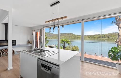 Central Coast Council Casa | Luxury Home On The Hawkesbury River! Private Jetty & River Acess