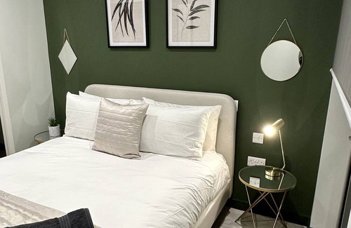 Wimbledon Park Apartamento | Luxury Prime Location 2 BR Apt Close to Train Station & Tourist Sites!