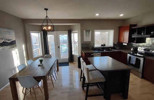 Grande Prairie Casa | Peaceful Home Away From Home- Clean, Fully-Stocked & Pet Friendly