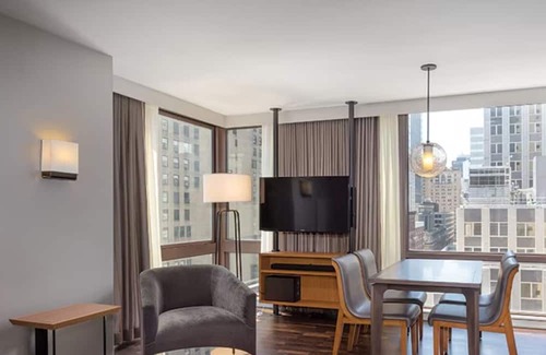 Turtle Bay Complejo | Bring your friends and celebrate New Year's Eve in NYC! Sleeps 6 /2 BDRM