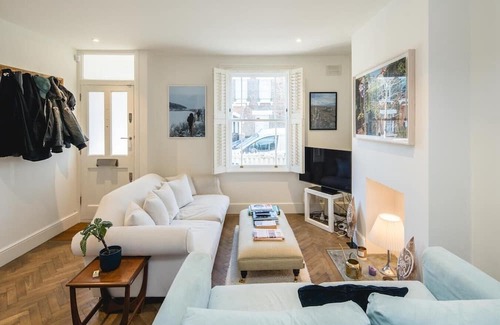 Queen's Park Cabaña | Luxury 2BD Cottage stones throw from Notting Hill