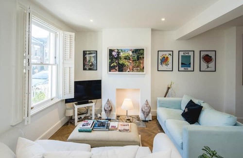 Queen's Park Cabaña | Luxury 2BD Cottage stones throw from Notting Hill