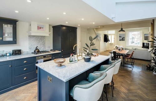 Queen's Park Cabaña | Luxury 2BD Cottage stones throw from Notting Hill