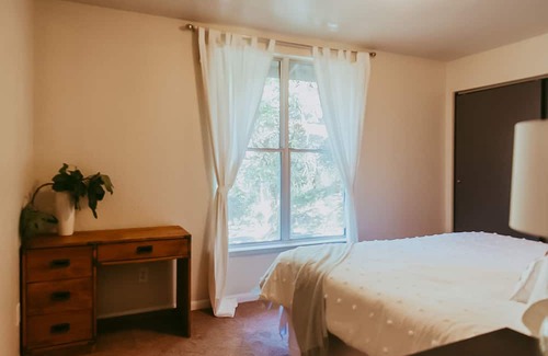 Hopland Cabaña | Idyllic wine country cottage surrounded by fir & oak trees - water view patio