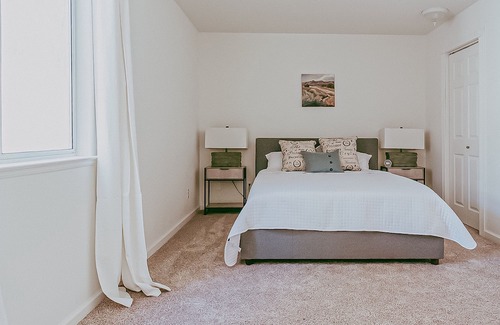 Hopland Cabaña | Enchanted wine country cottage with sunroom, large patio, & alfresco dining