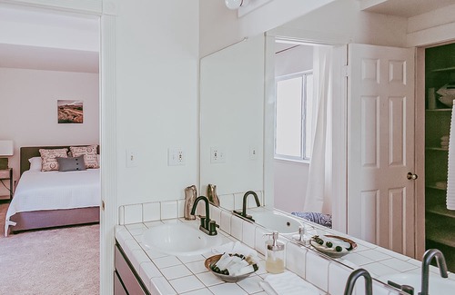 Hopland Cabaña | Enchanted wine country cottage with sunroom, large patio, & alfresco dining