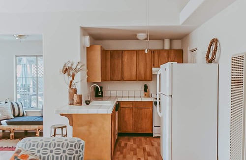Hopland Cabaña | Enchanted wine country cottage with sunroom, large patio, & alfresco dining