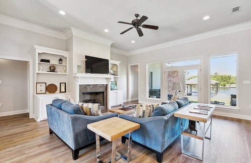 Saint Amant Casa | Maison de Riviere - Waterfront Home
