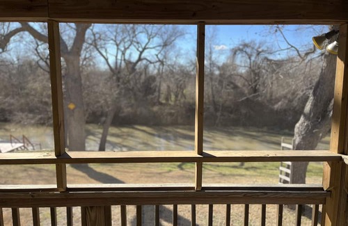 Leesville Casa | Serene riverfront property on the Guadalupe River
