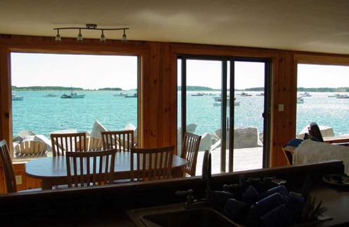 Spruce Head Cabaña | Cozy cottage right on the water