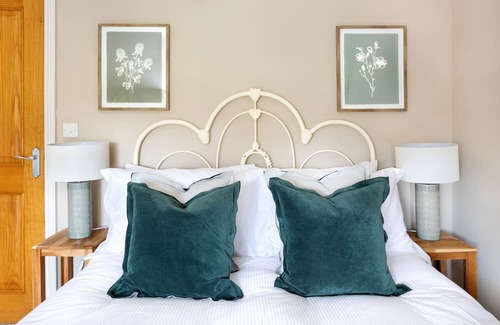 Storwood Casa | ASHLEY COTTAGE, pet friendly, with open fire in Seaton Ross